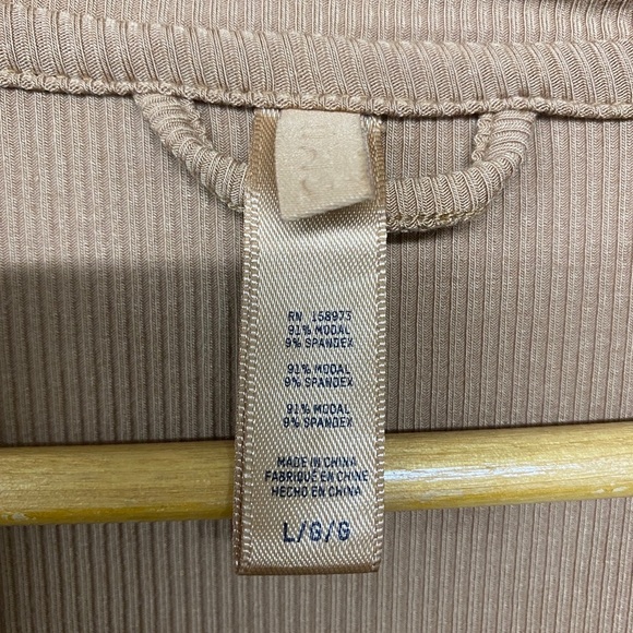 SKIMS pajama tan  button down top size large - Picture 5 of 7